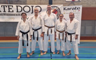 Gruppenbild mit 2 Bludenzer Karatekas und Sensei Fugazza, Sensei Campari und Sensei Prete